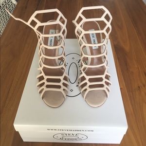 Steve Madden size 8 Caged Sandal in Blush