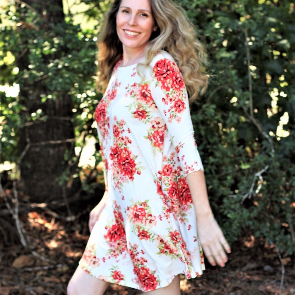 BUY 1, GET 1 FREE! Floral dress w/ pockets