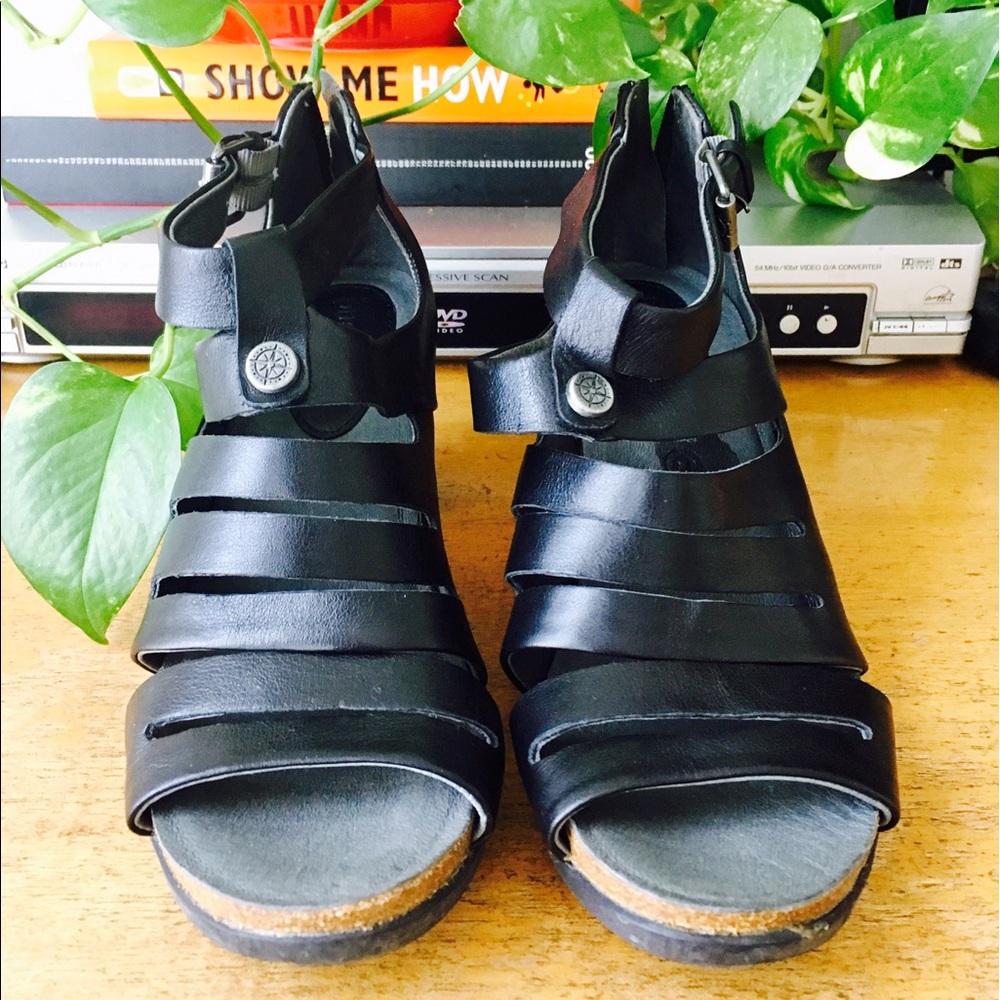 Bussola "Nikki" Sandals