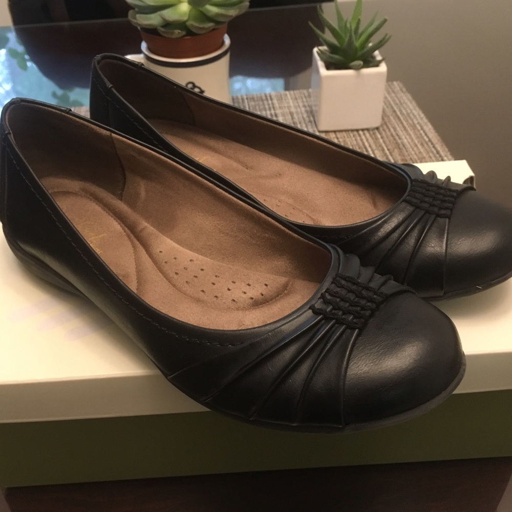 Naturalizer Black Flats