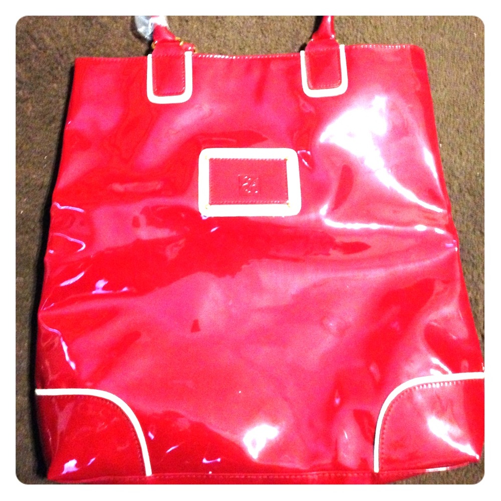 Ester Lauder red bag