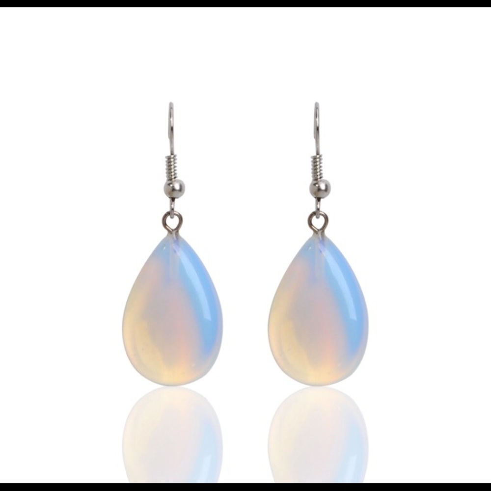 Delilah Earrings - Picture 2 of 3