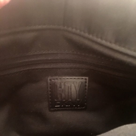 TOO CUTE MINI DKNY TOTE - Picture 5 of 8