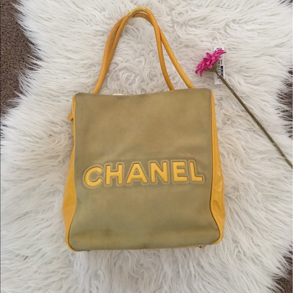 CHANEL Handbags - ❤️FLASH SELL ❤️Chanel Camelia suede tote