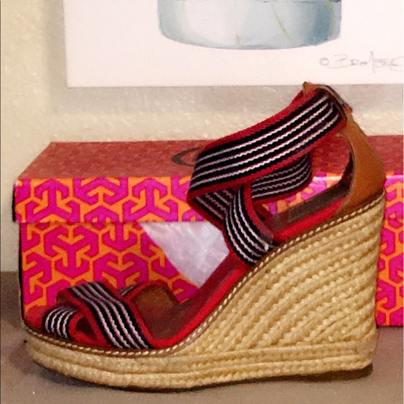 Jeweled Flower Wedge: Women Tory Burch Wedges 🇱🇷