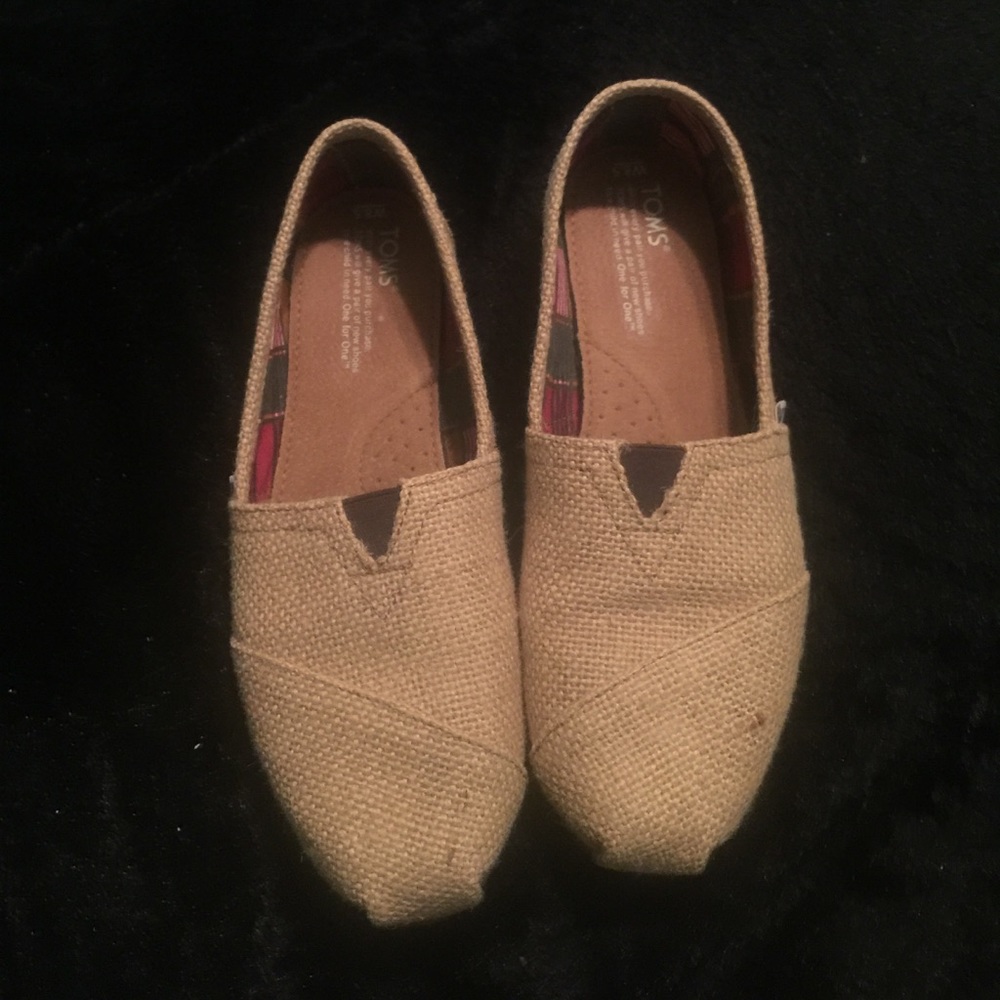 Toms *new*. Re-posh unfortunately they fit big