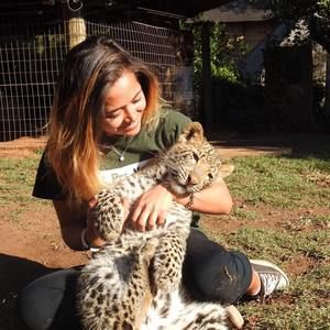 Meet your Posher, Maya