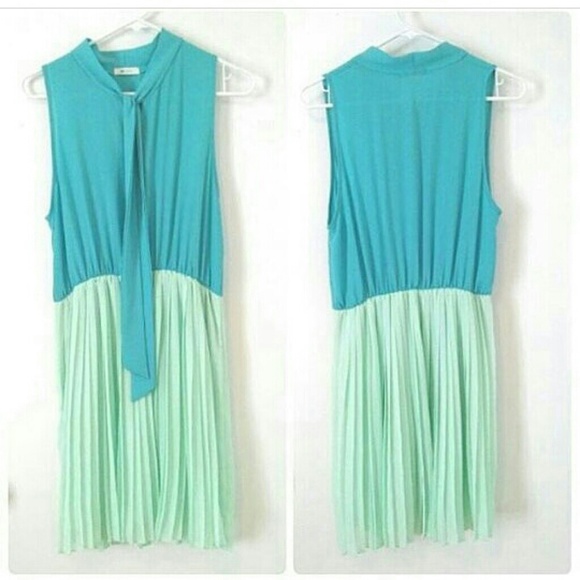 Everly Dresses & Skirts - Blue & Green Chiffon  Dress size M