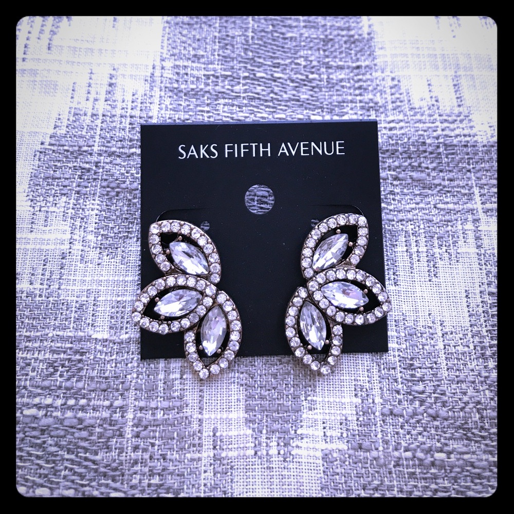 Antique gold/clear stone leaf design earrings