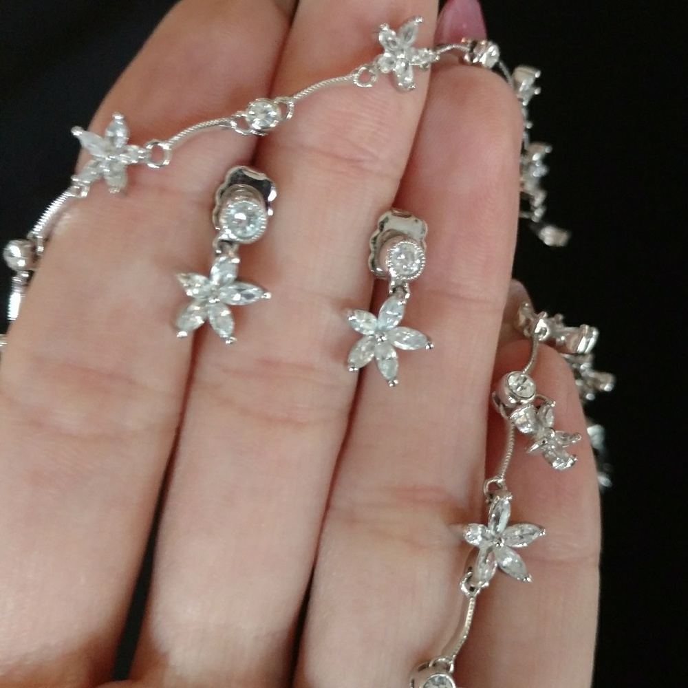 Swarovski Crystal floral necklace with earrings