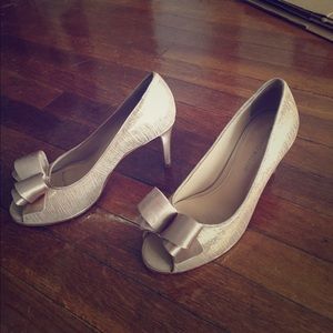 Antonio Melani Bow shoes. Size 7. Blush/nude pink