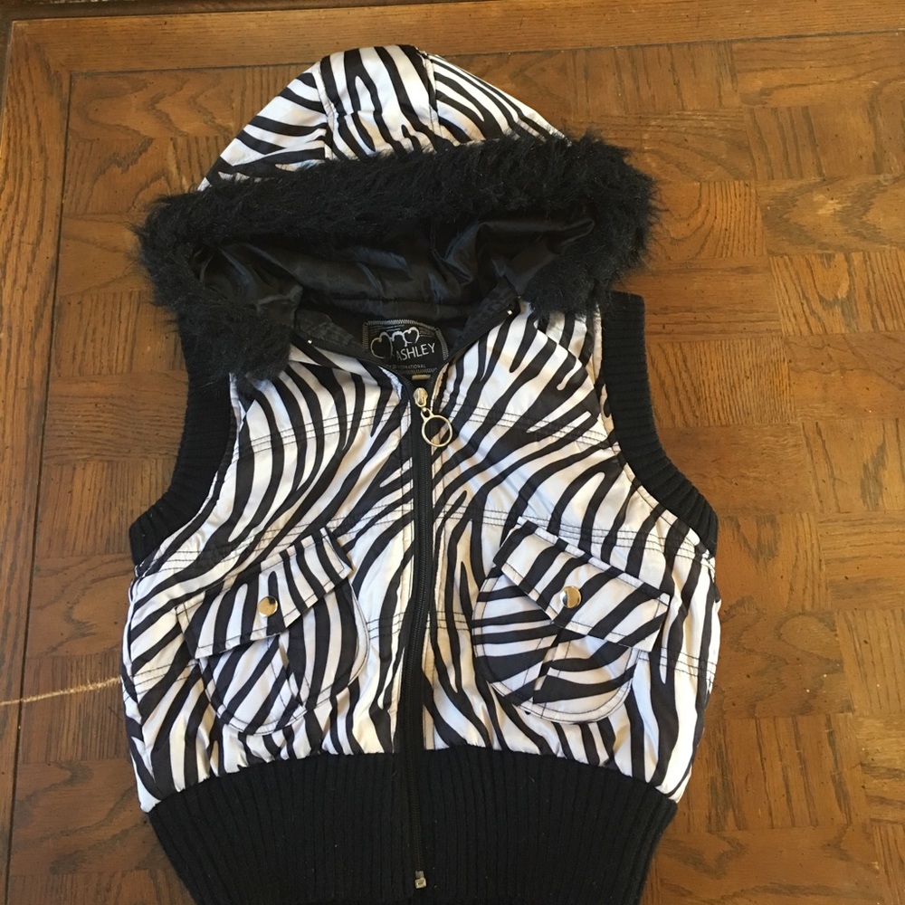 Small zebra puffer jacket with "fur" hood