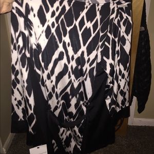 3/4 sleeve NWT . Ties in back. 94% polyester.