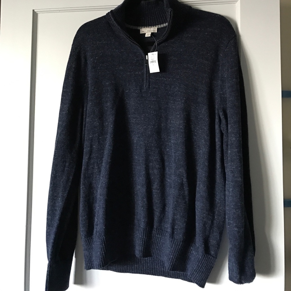 GAP. Never worn pullover sweater