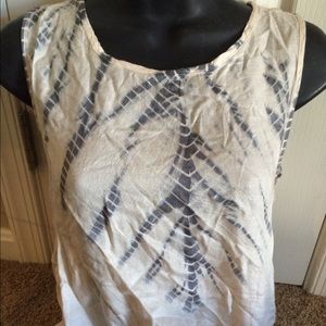 NWOT OLIVE AND OAK TANK SZ . MED.