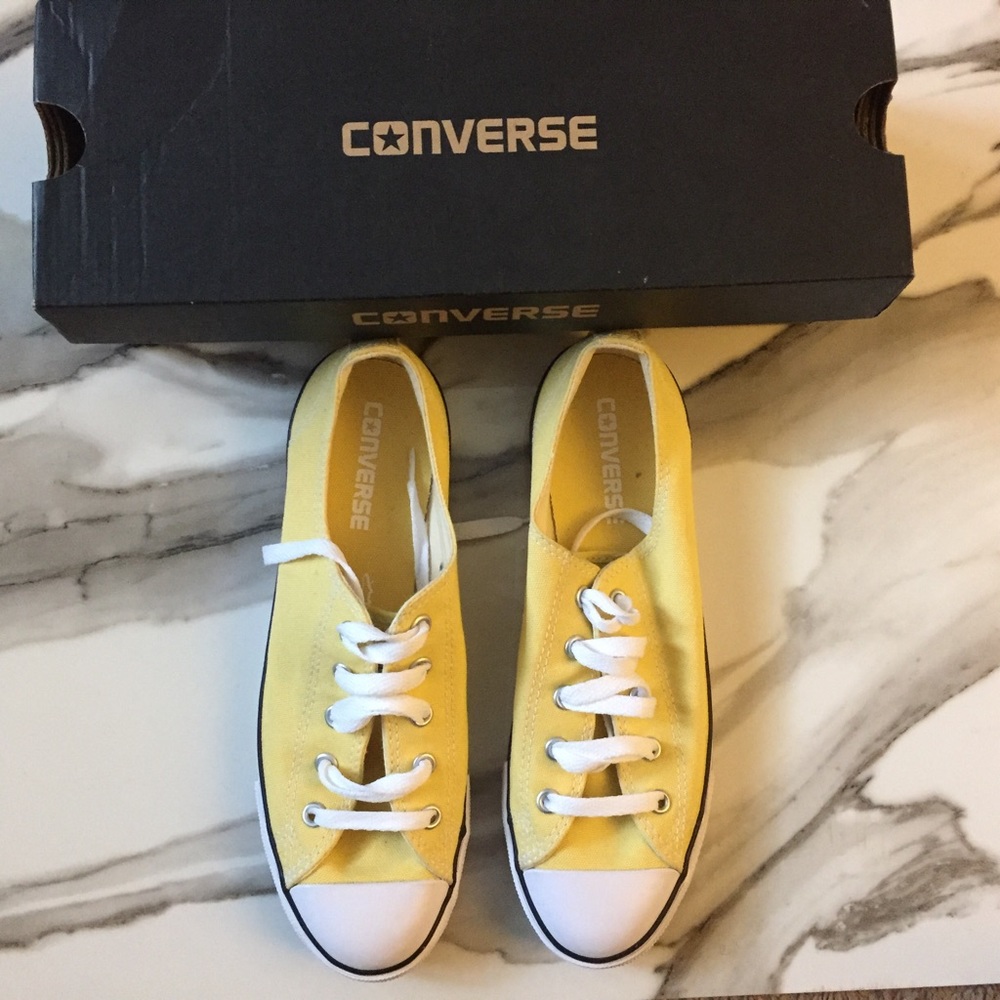 Converse women's size 8