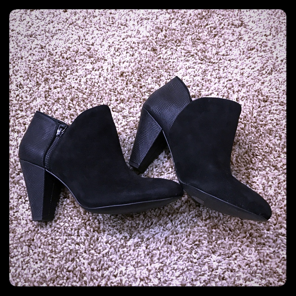 Gianni Bini black suede ankle boots