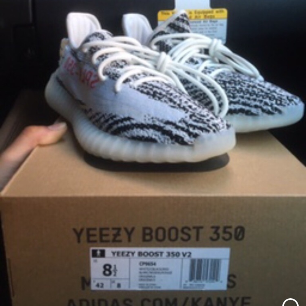 YEEZY 350 BOOST V2 zebra SIZE 8.5