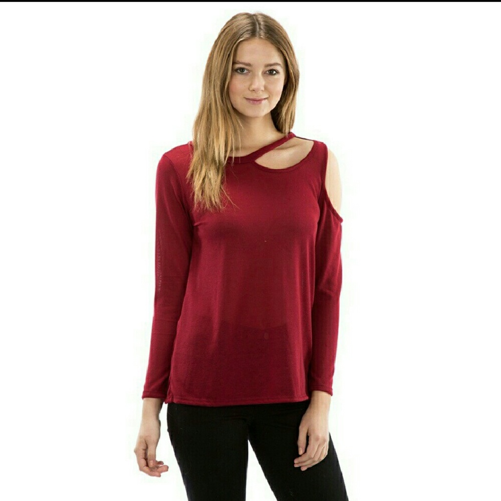 😗ON SALE! Cold shoulder, cut out neckline