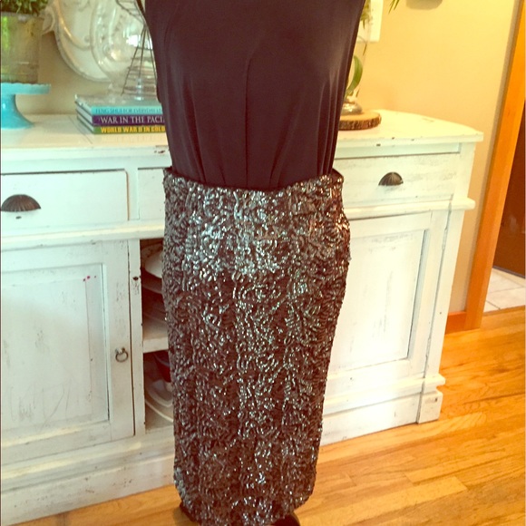 Dresses & Skirts - Sequence pencil skirt!