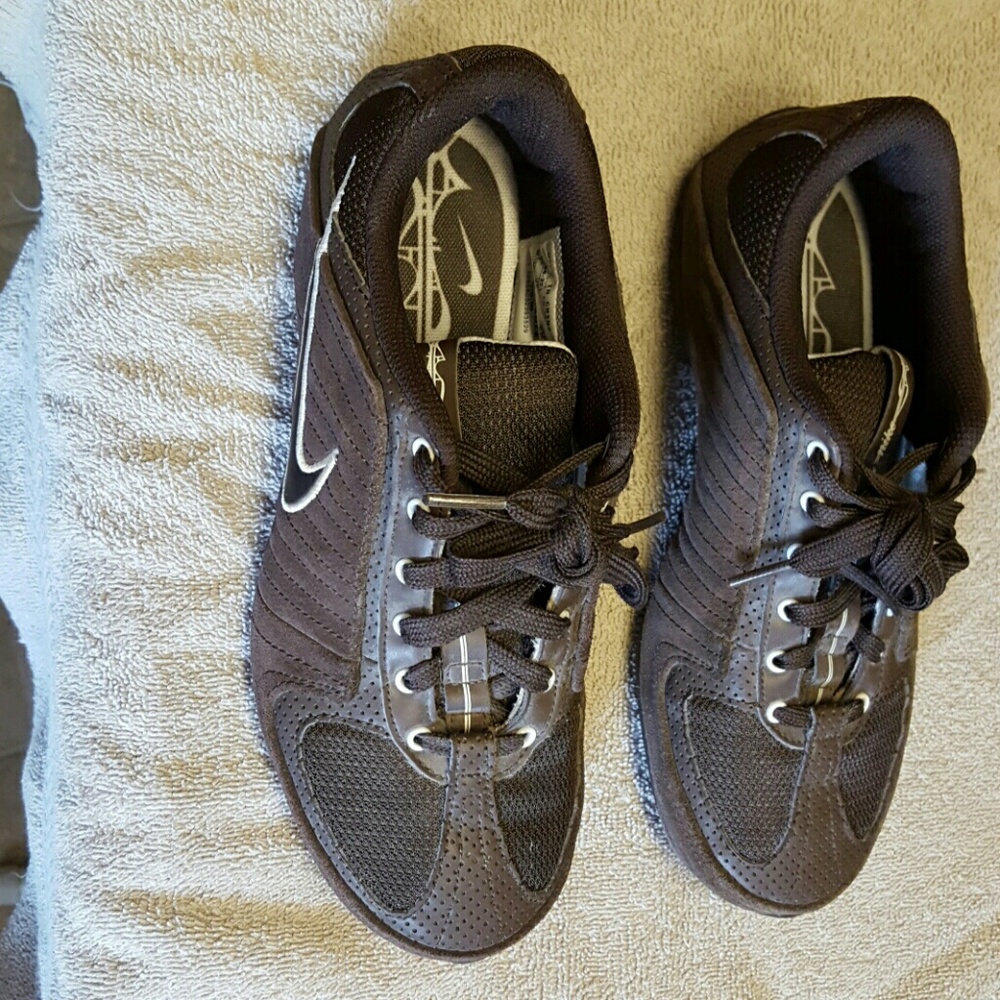 Women's nike casual gym shoes.