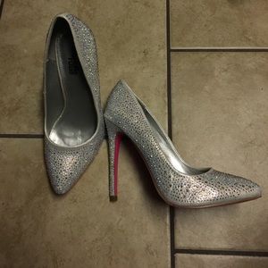 Silver sparkling pumps
