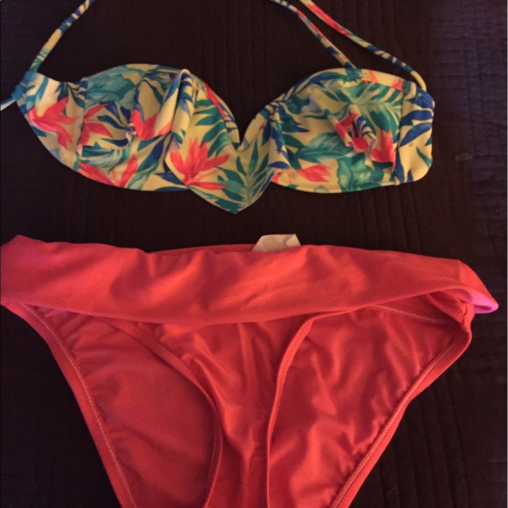 NWT/nwot mossimo 2 piece swimsuit/bikini size S