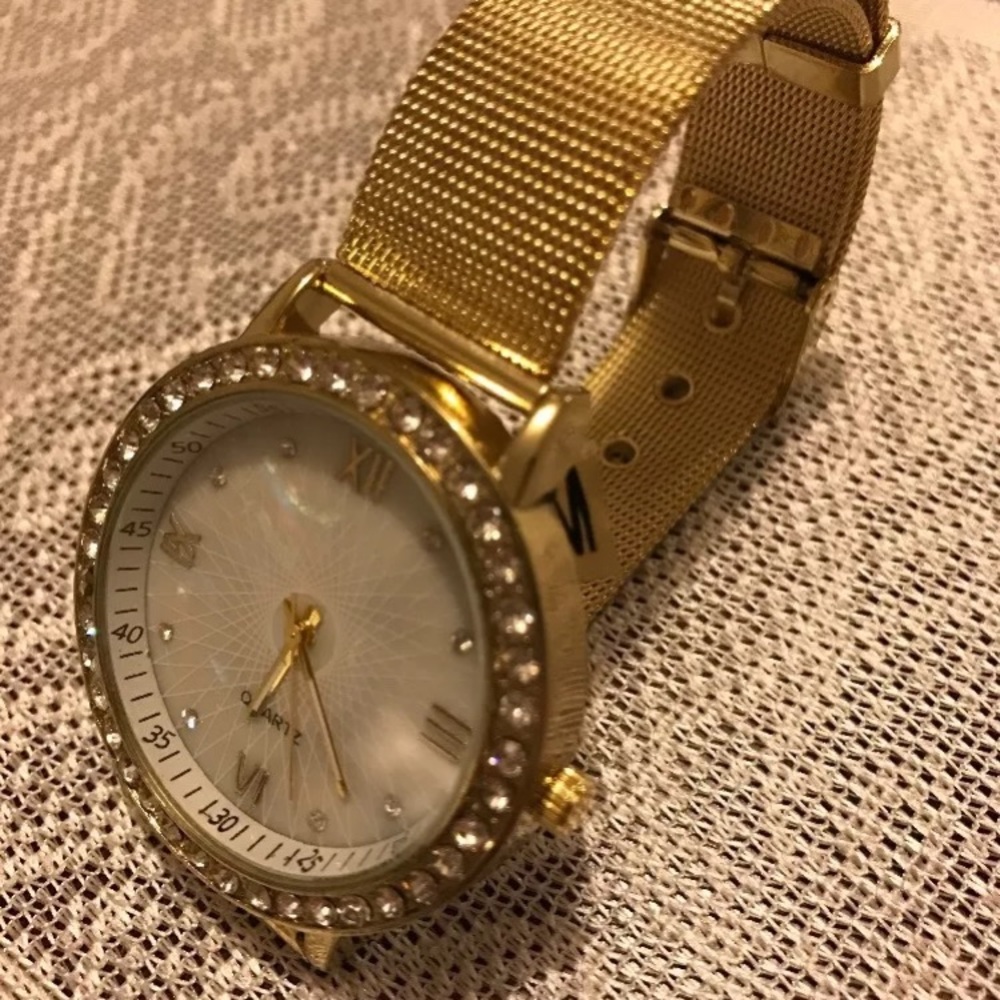 Women Crystal Golden Stainless Steel Analog Quart
