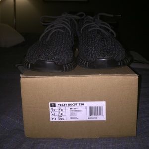 **FLASH SALE**Yeezy Boost 350(Pirate Black)