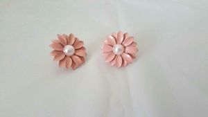 Lovely Daisy Flower Pearl Stud Earrings Ornament