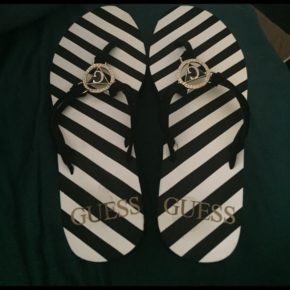 Guess flip flops