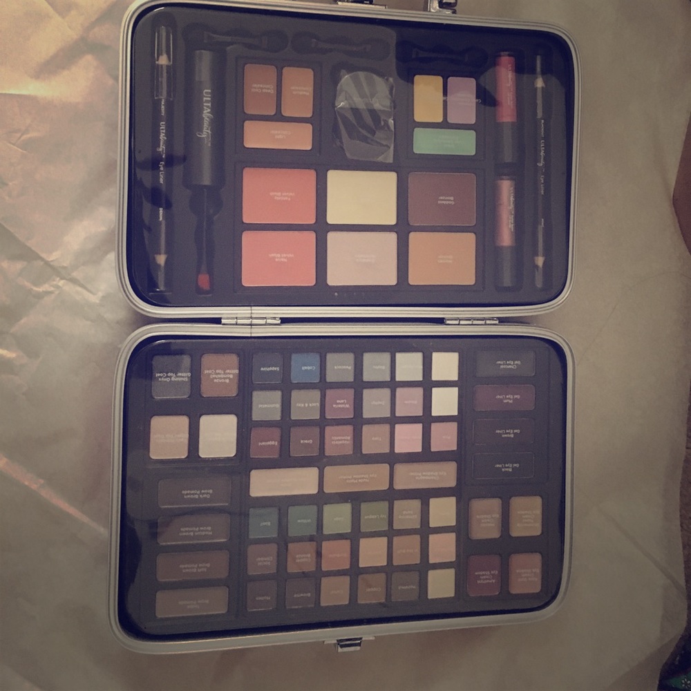 Ulta makeup box with 72 pieces of makeup!!💁