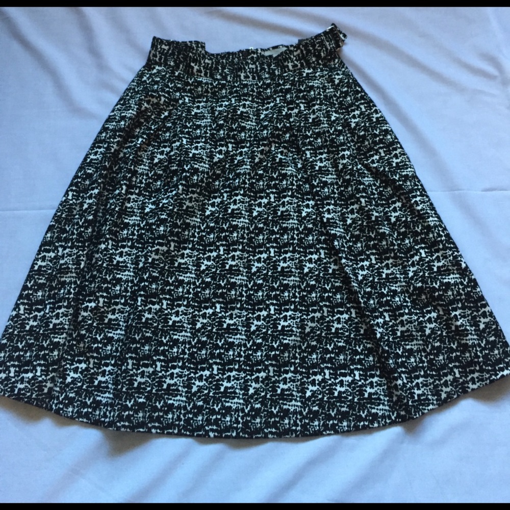 H&M Black & White Abstract Print Midi Skirt