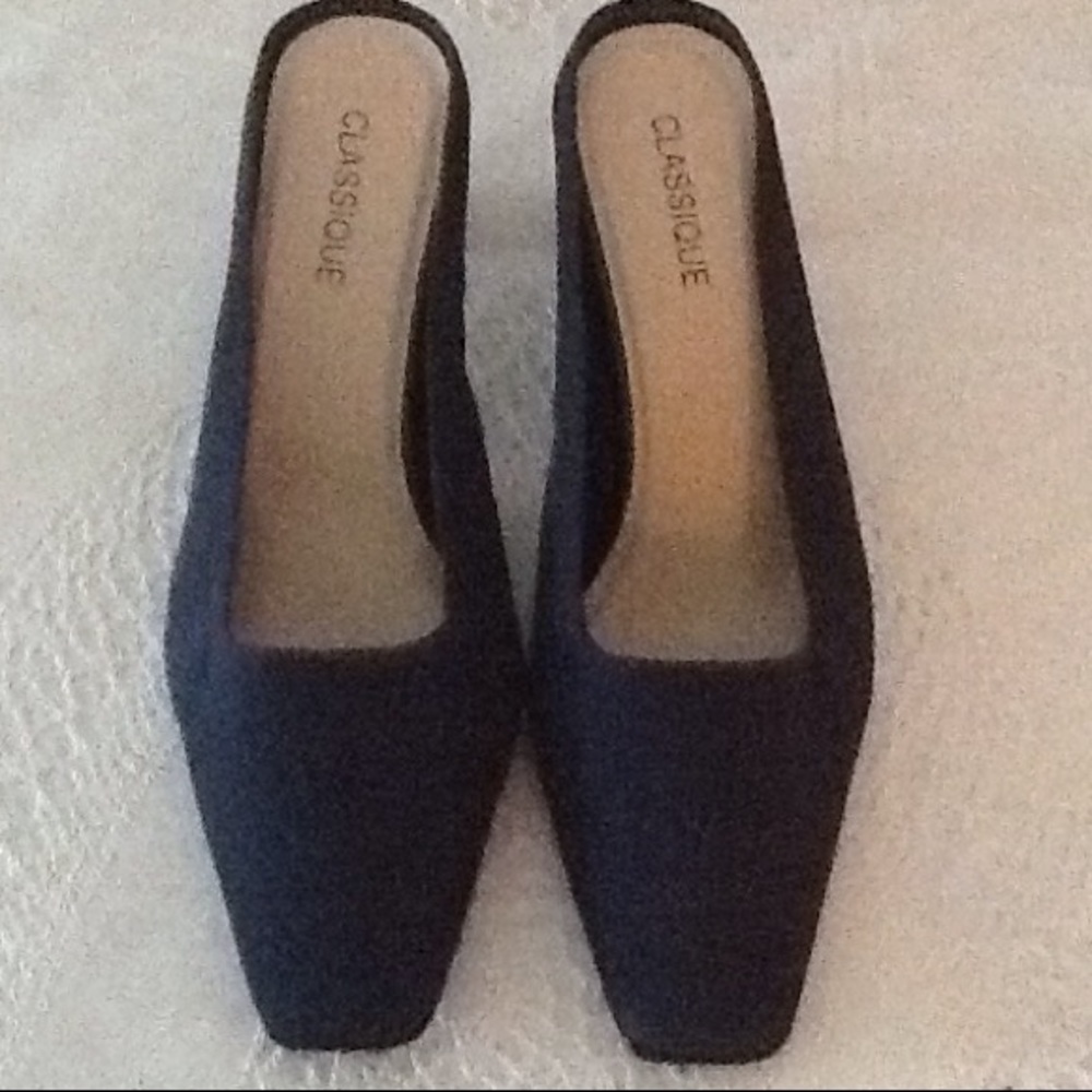 12W Navy Heel Mule. NEVER WORN