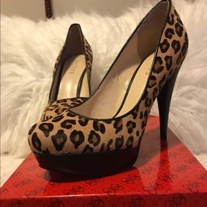 GUESS pumps