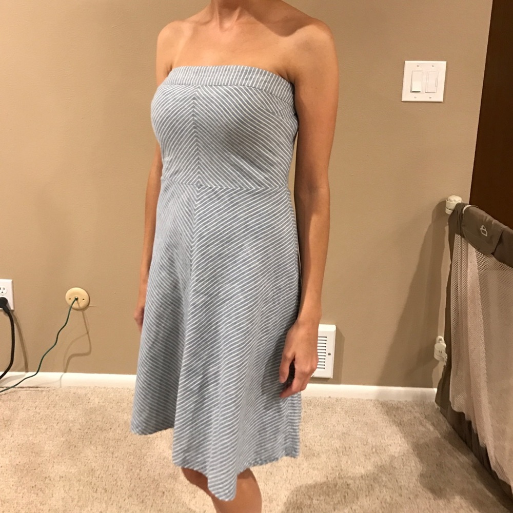 American Eagle blue and cream stripped dress