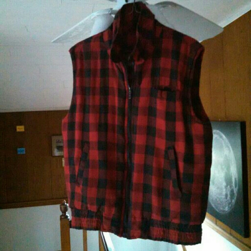 Thick red/black buffalo plaid flannel puffer vest