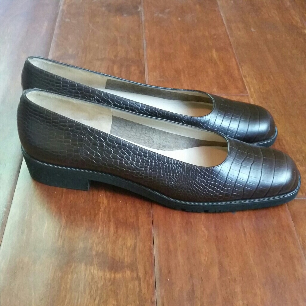 Salvatore Ferragamo Boutique Pumps Size 7.5AAA