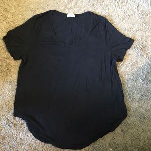 Black scoop neck tee