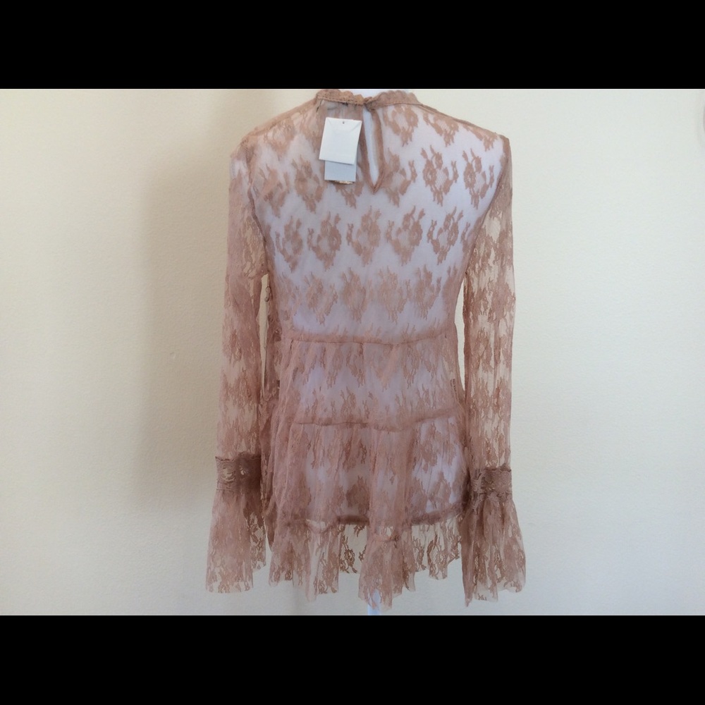 🐚Delicate Lace Top 🐚 - Picture 2 of 4