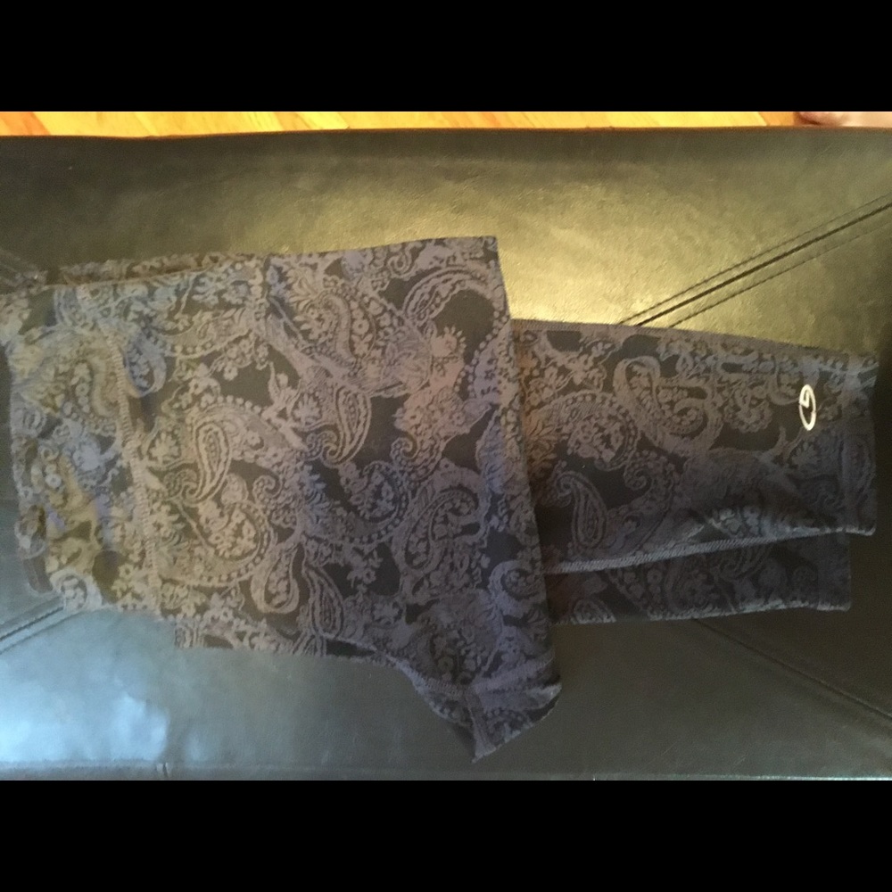 Paisley black and grey yoga leggings