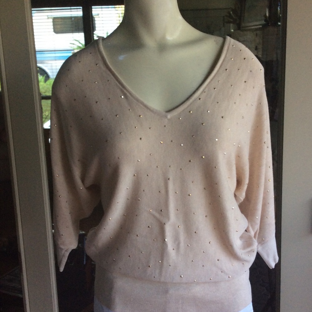 Lovely wide shoulder with just a little sparkle✨✨