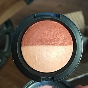 MAC Mineralize Eyeshadow duo in Mix & Switch