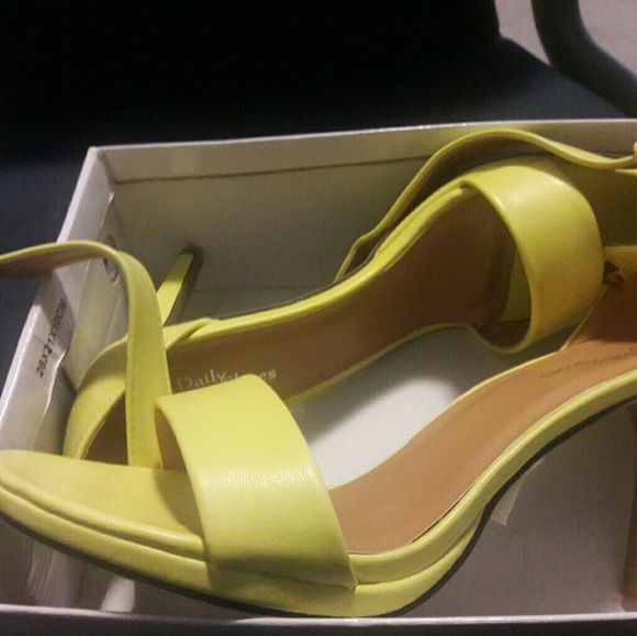 Shoes - Picture 4 of 5