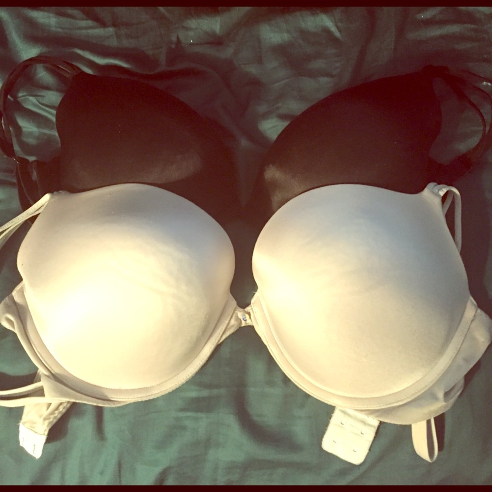 2 Victorias Secret Very Sexy Push Up Bras