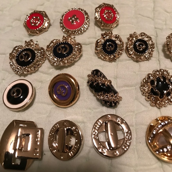 St.John buttons - Picture 2 of 5