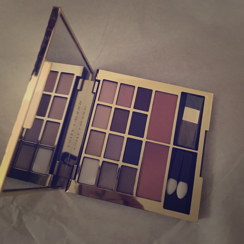 Eyeshadow and blush palette!!