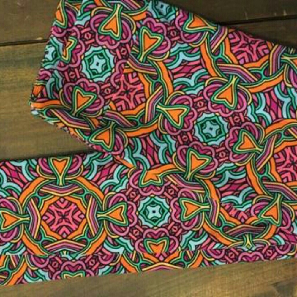 Lularoe celtic knot leggings