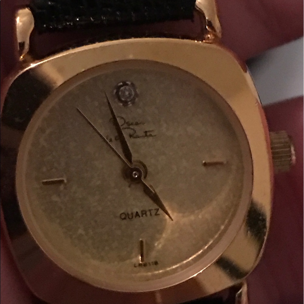 Oscar de la rents watch - Picture 4 of 4