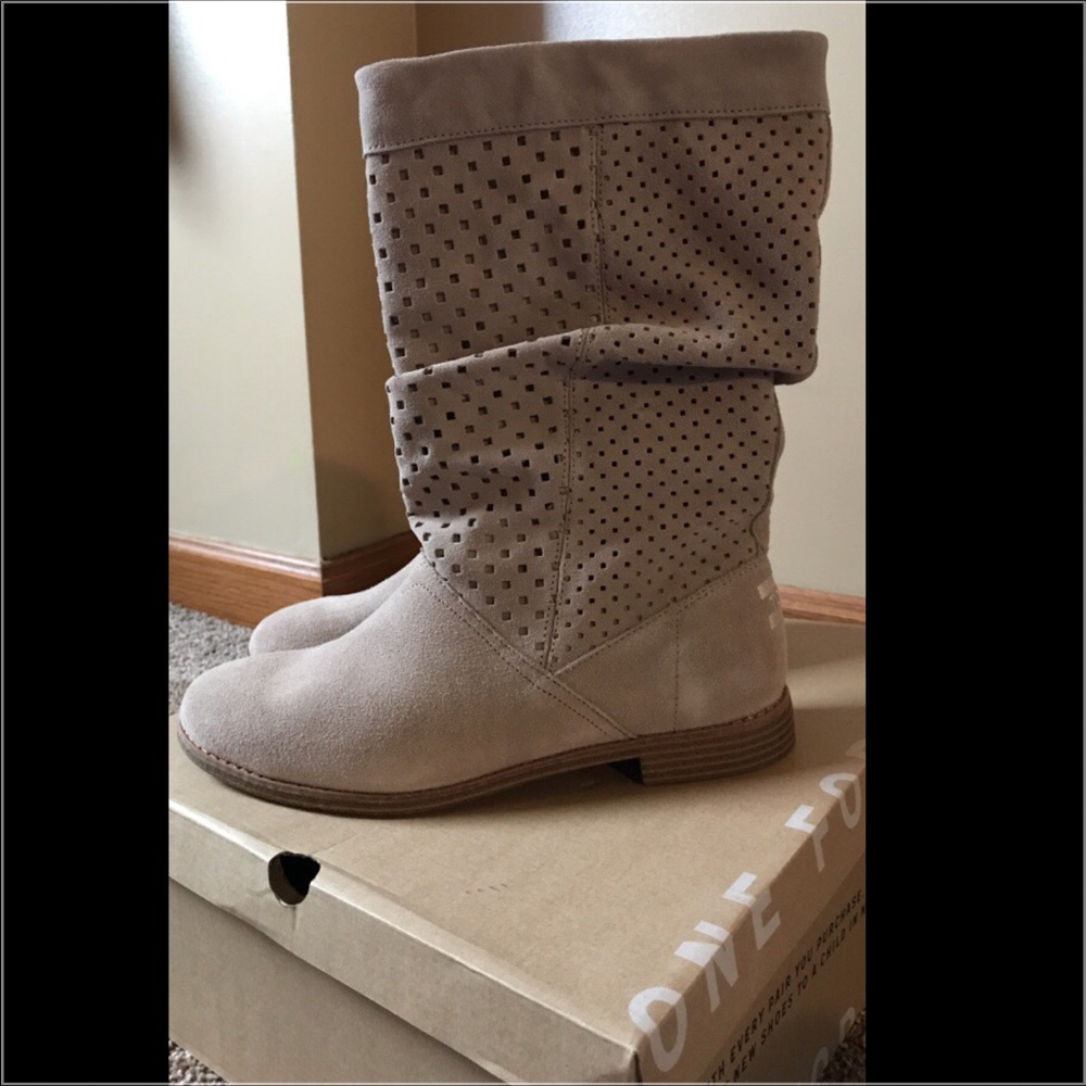 Brand new! TOMS tan suede cutout boots. Wmns sz 11